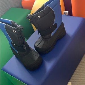 Toddler snow boots sz 7